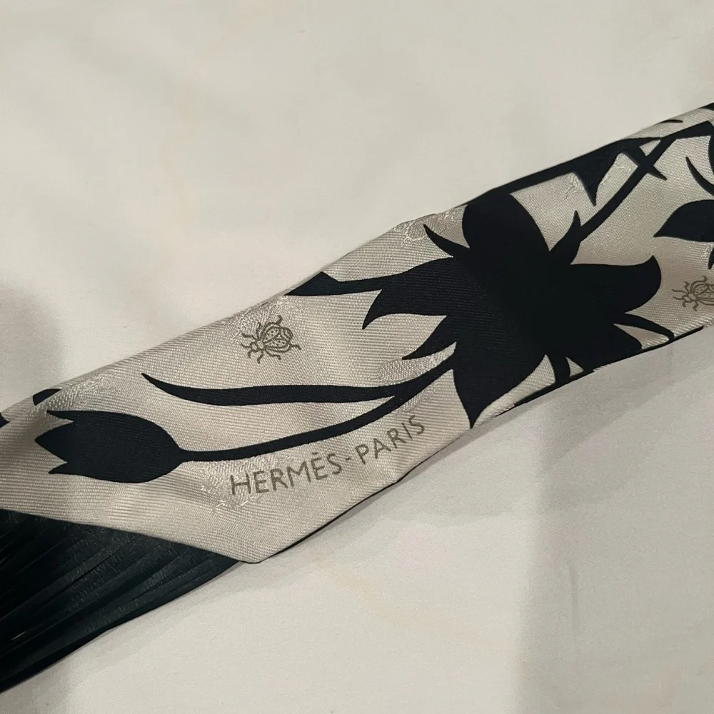 Hermes Scarf Twilly Fringe Leather Bouquet Final Abeille Creme White Black Silk - Picture 7 of 9